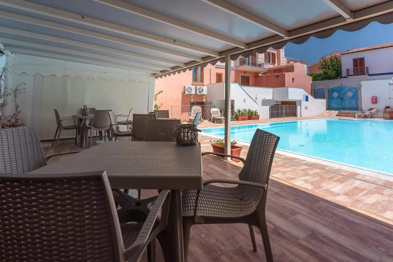 Relaxing Cristal Bedroom Apartment Sleeps 5 Santa Teresa Gallura