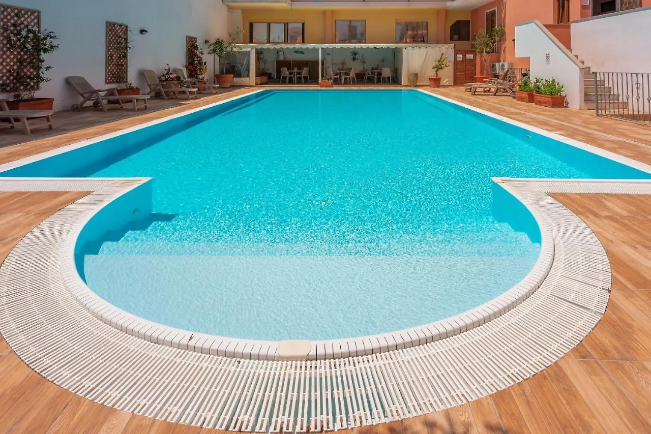 Relaxing Cristal Bedroom Apartment Sleeps 5 Santa Teresa Gallura
