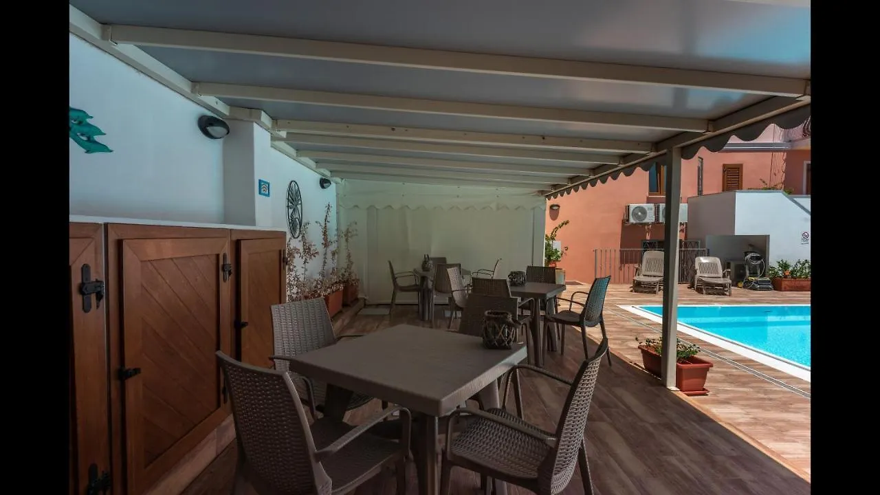 Relaxing Cristal Bedroom Apartment Sleeps 5 Santa Teresa Gallura